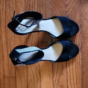 Beautiful Black Suade Chinese Laundry shoes.